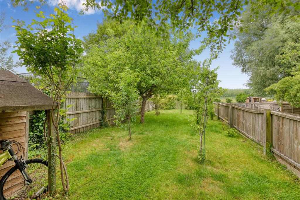 Hitchin Road, Stotfold, SG5 4JE 2 bed semidetached house £399,000