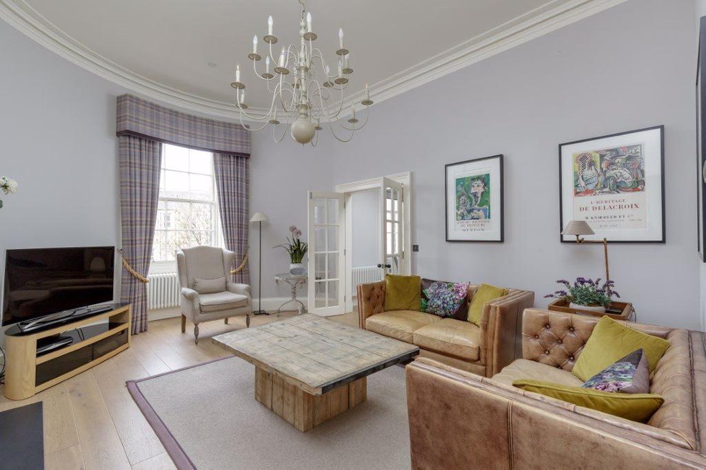 Rutland Square, Edinburgh 2 bed flat £2,250 pcm (£519 pw)
