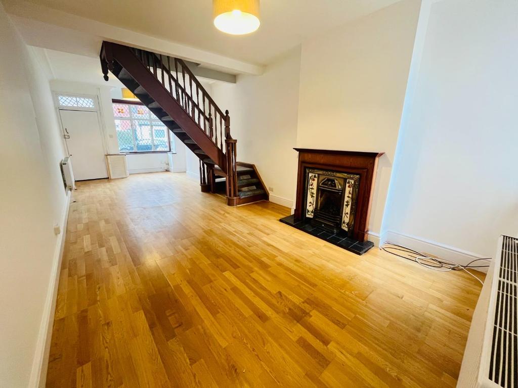Highbridge Road, Sutton Coldfield 3 bed terraced house £1,000 pcm (£
