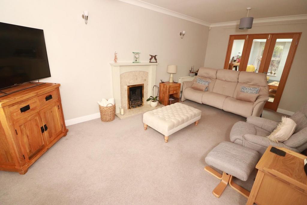 Ross Close, Chipping Sodbury, Bristol 3 bed detached house £485,000