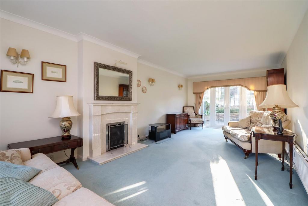 Pollards Drive, Horsham 4 bed detached house £750,000