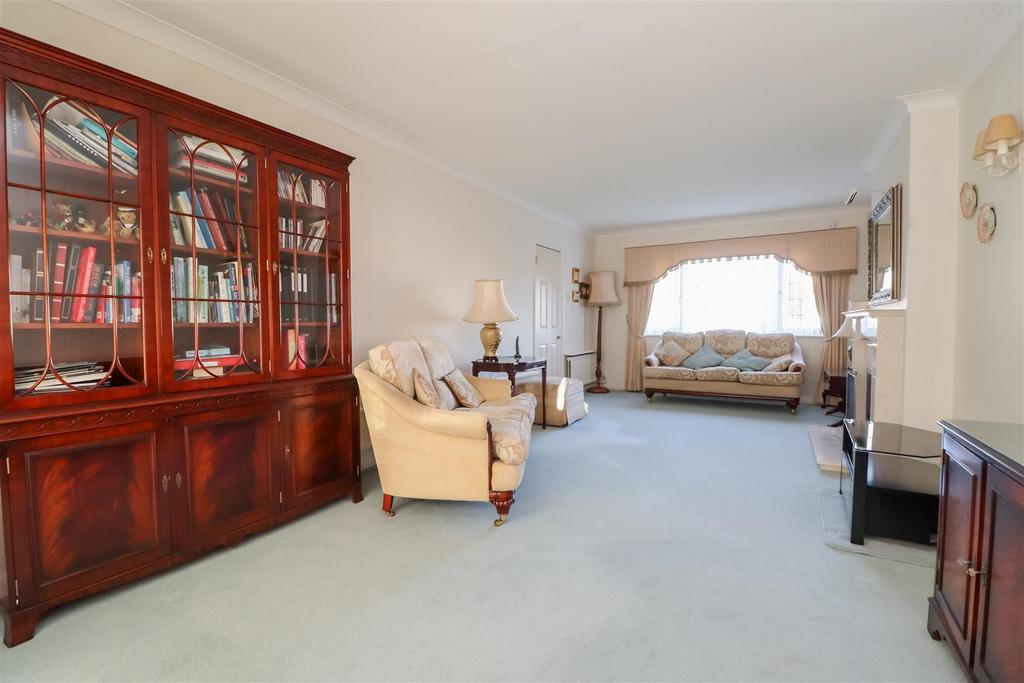 Pollards Drive, Horsham 4 bed detached house £750,000