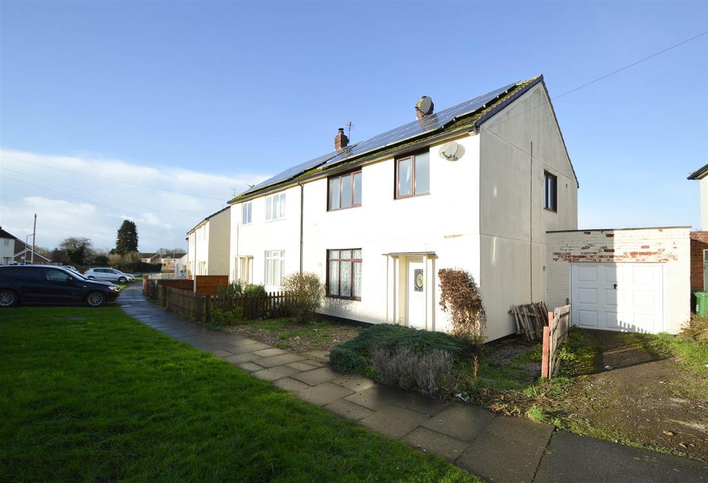 Sutton Way, Shrewsbury 3 bed semidetached house £210,000