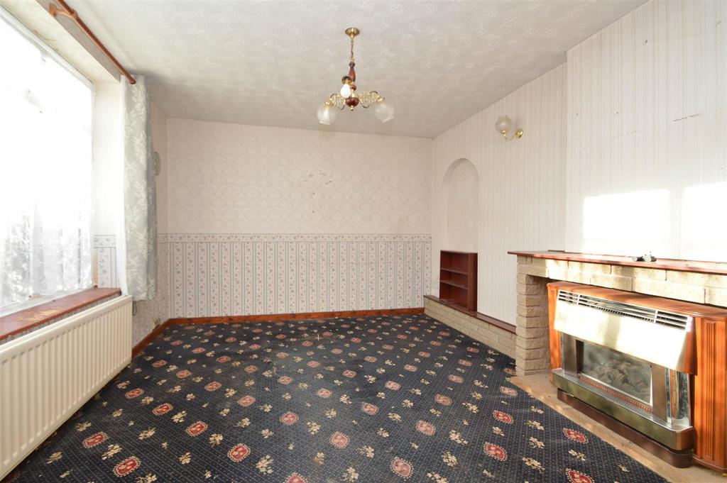 Sutton Way, Shrewsbury 3 bed semidetached house £210,000