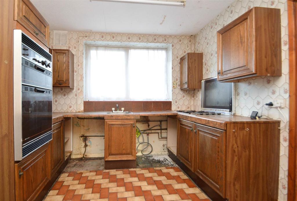 Sutton Way, Shrewsbury 3 bed semidetached house £210,000