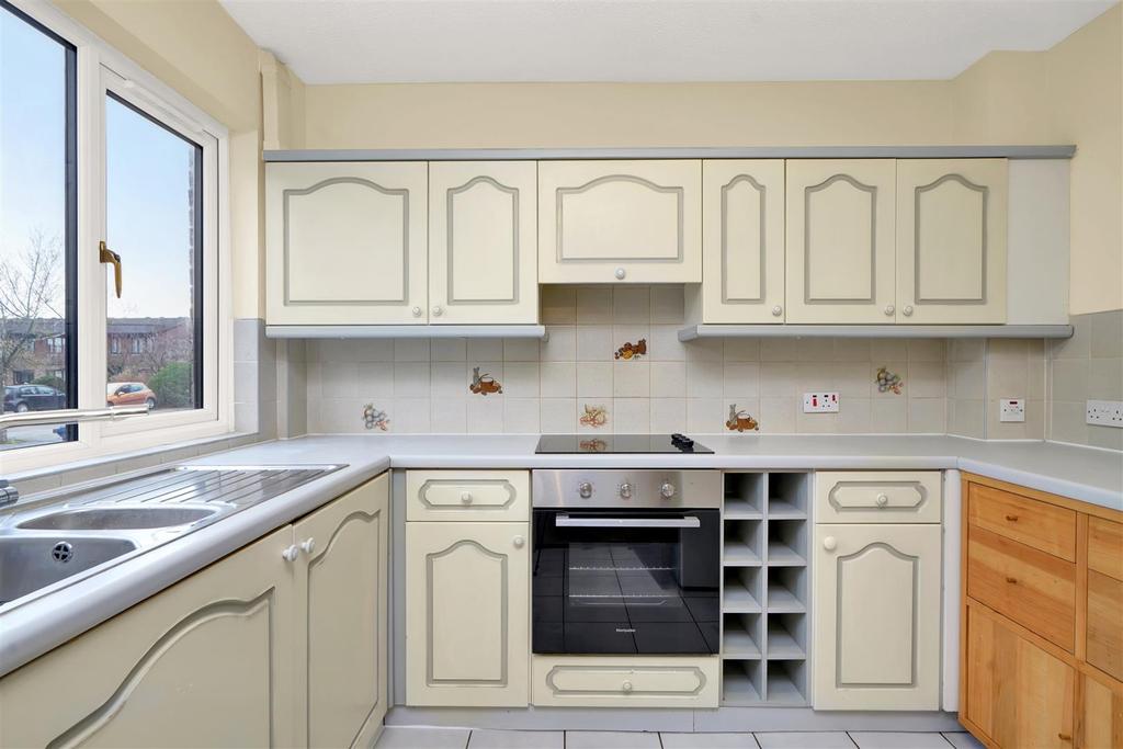 Littlewood Close, Ealing 2 bed terraced house £1,950 pcm (£450 pw)