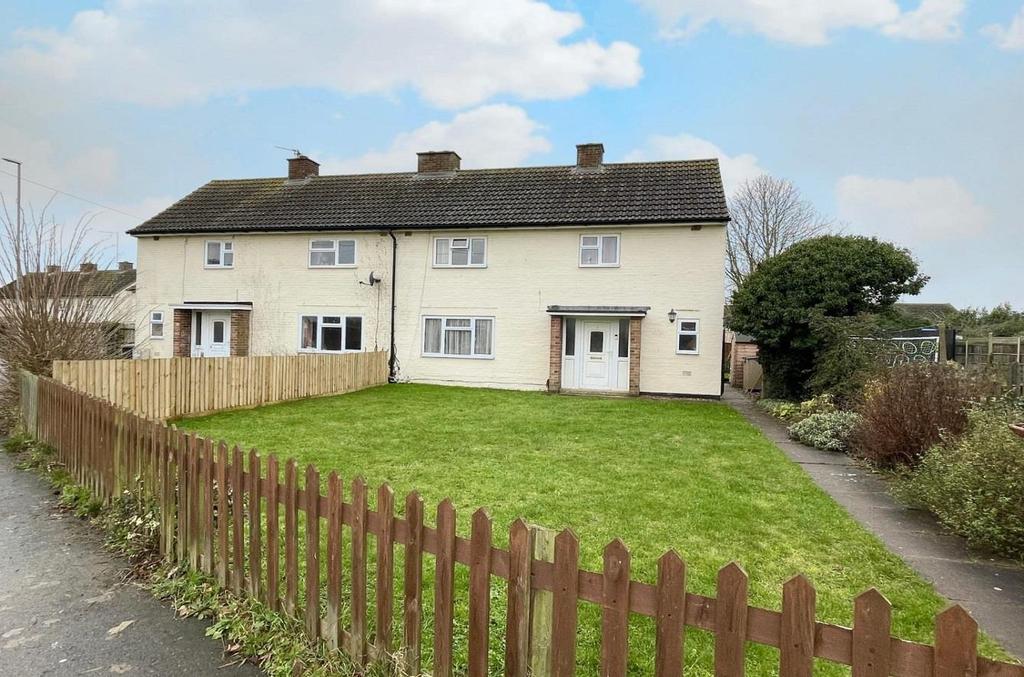 Elizabeth Way, Earls Barton... 3 bed semidetached house £280,000
