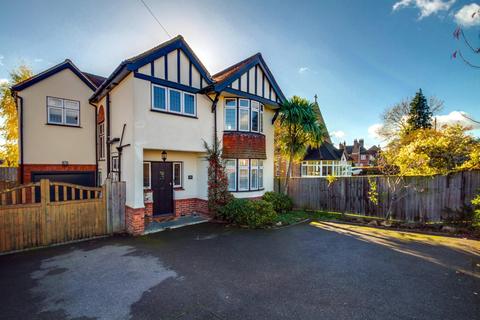 4 bedroom detached house for sale - St. Marks Crescent, Maidenhead