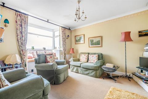 2 bedroom detached bungalow for sale - Honey Hill, Wokingham, Berkshire, RG40 3BB