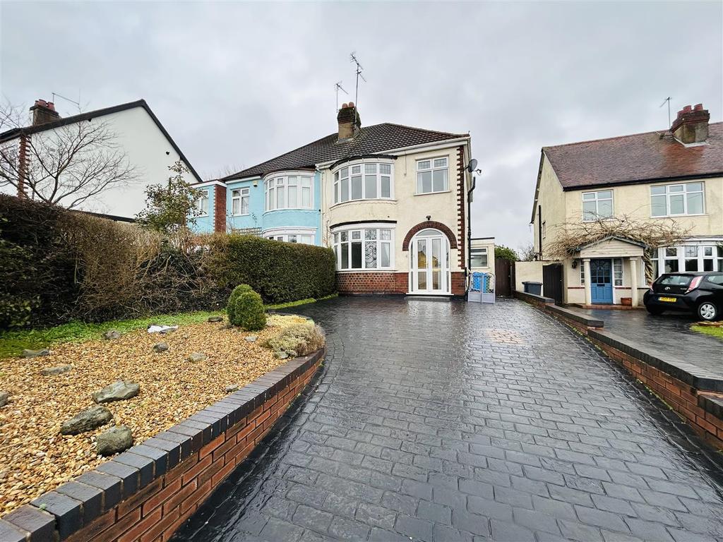 31 Sedgley Road, Penn Common, Penn 3 bed semidetached house £1,100