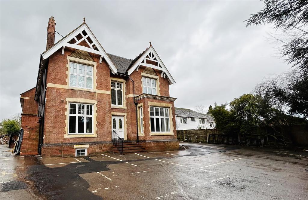 Apartment 11, 267 Tettenhall Road 2 bed apartment to rent £1,700 pcm