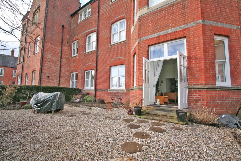 Basildon Court, Cholsey, Wallingford 2 bed apartment £449,000