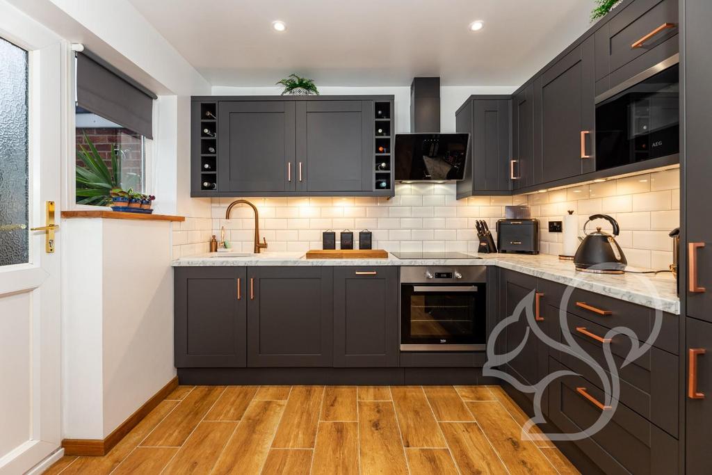 Newcastle Avenue, Colchester 3 bed link detached house £350,000