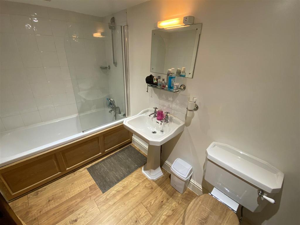 Bathroom.jpg