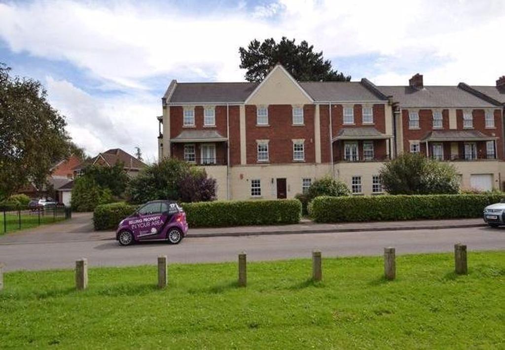 Macrae Road, Ham Green, Bristol 2 bed flat £1,200 pcm (£277 pw)