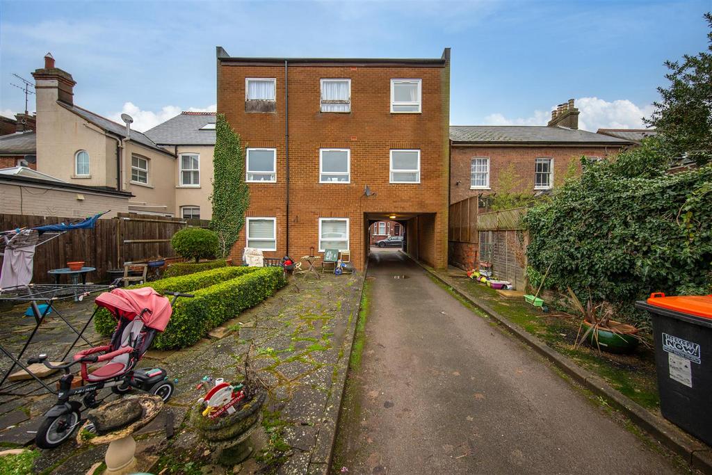 Princes Street, Dunstable, Bedfordshire 1 bed flat £160,000