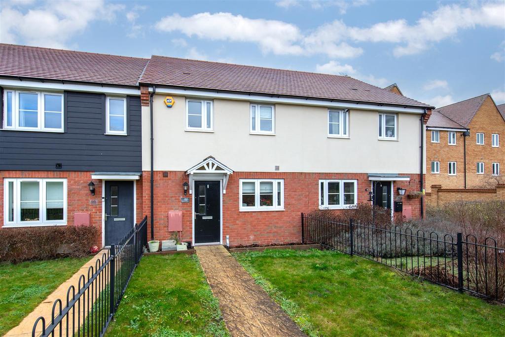 Vauxhall Way, Dunstable, Bedfordshire 3 bed terraced house £330,000