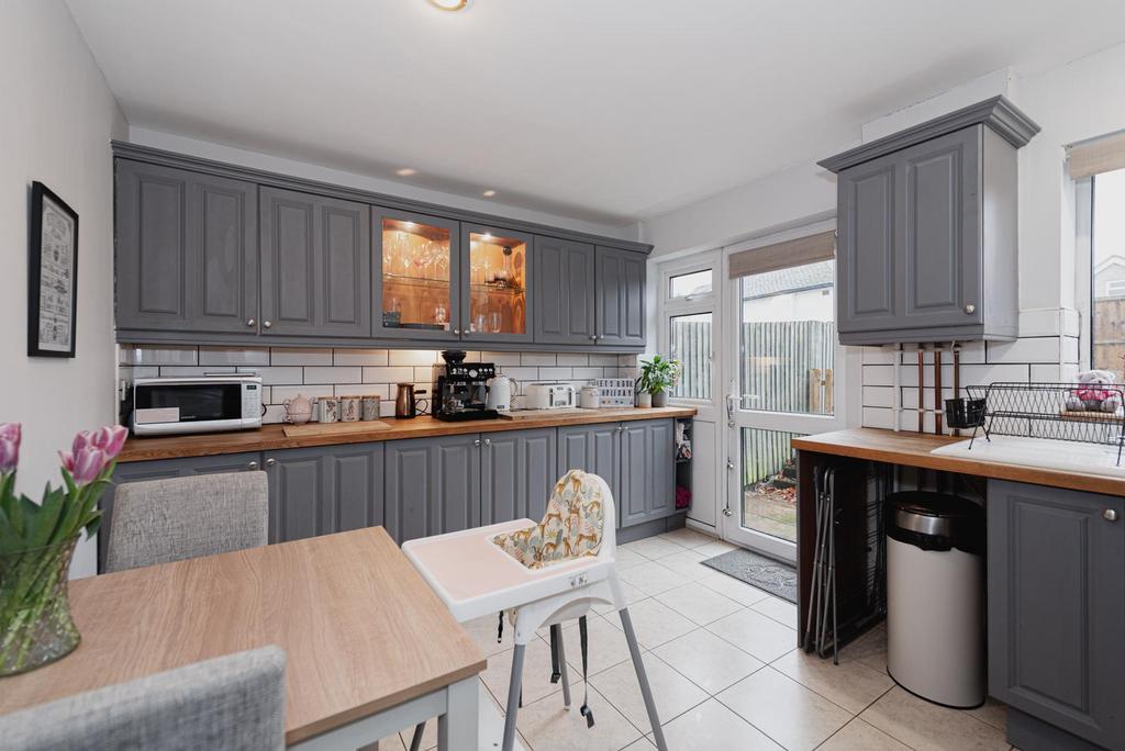 Dirdene Close, Epsom 2 bed terraced house £450,000