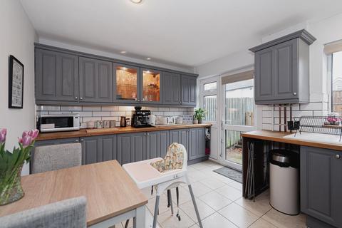 3 Dirdene Close, Epsom, KT17 4AY