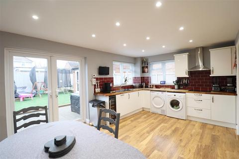 3 bedroom semi-detached house for sale, Skiddaw Close, Great Notley, Braintree