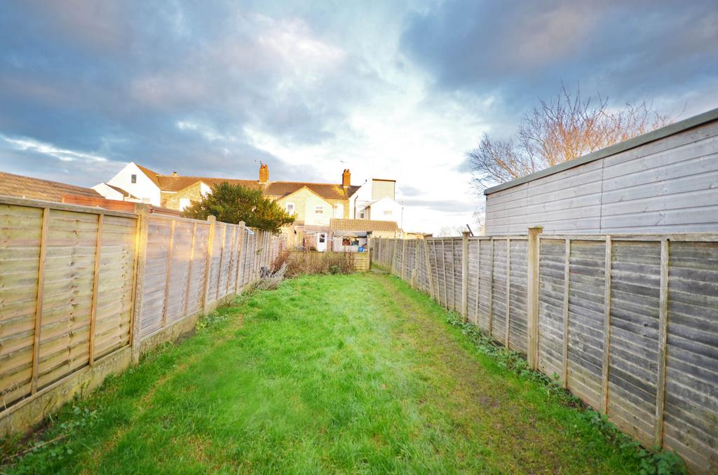 Chelveston Road, Raunds 3 bed terraced house for sale £199,950