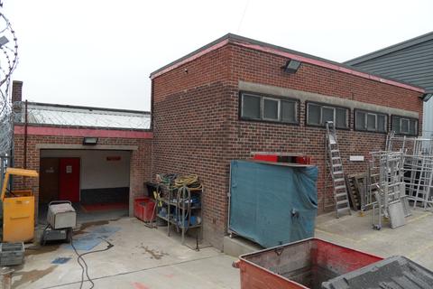 Industrial unit to rent - Wakefield Road, Barnsley