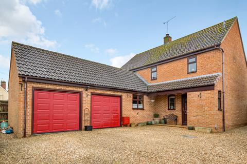 8 Downlands, Longcot, Faringdon, SN7 7TY