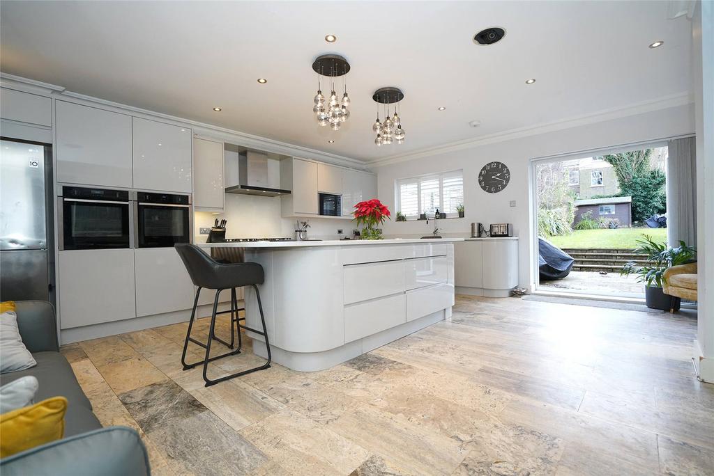 Creighton Avenue, London, N10 6 bed semidetached house for sale £