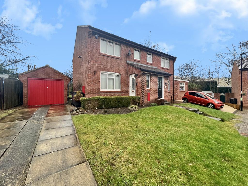 Norwood Grove, Harrogate 3 bed semidetached house £285,000