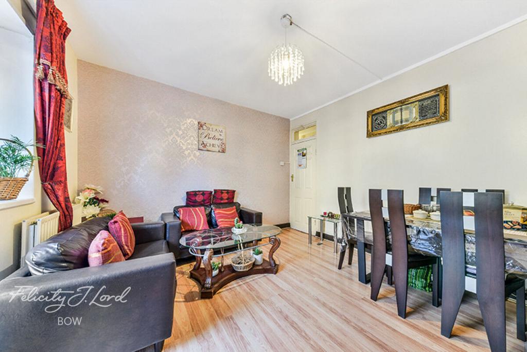 Sceptre House, Malcolm Road, London E1 3 bed flat for sale £415,000