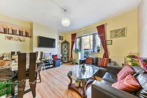 3 bedroom flat for sale, Sceptre House, Malcolm Road, London E1