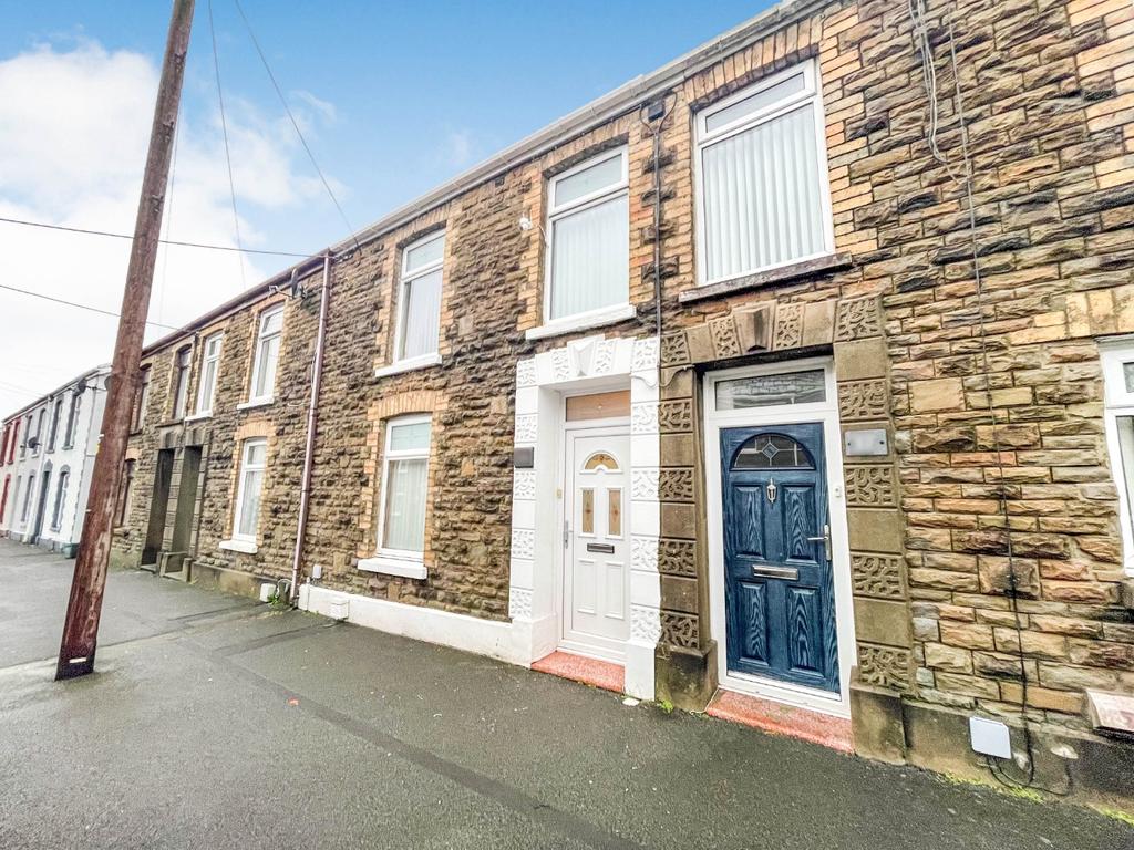 Glynllwchwr Road, Pontarddulais... 2 bed terraced house £148,000