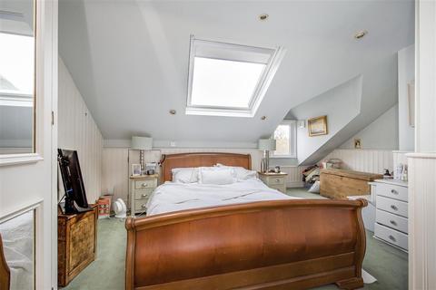 4 bedroom terraced house to rent - Wellington Road, London