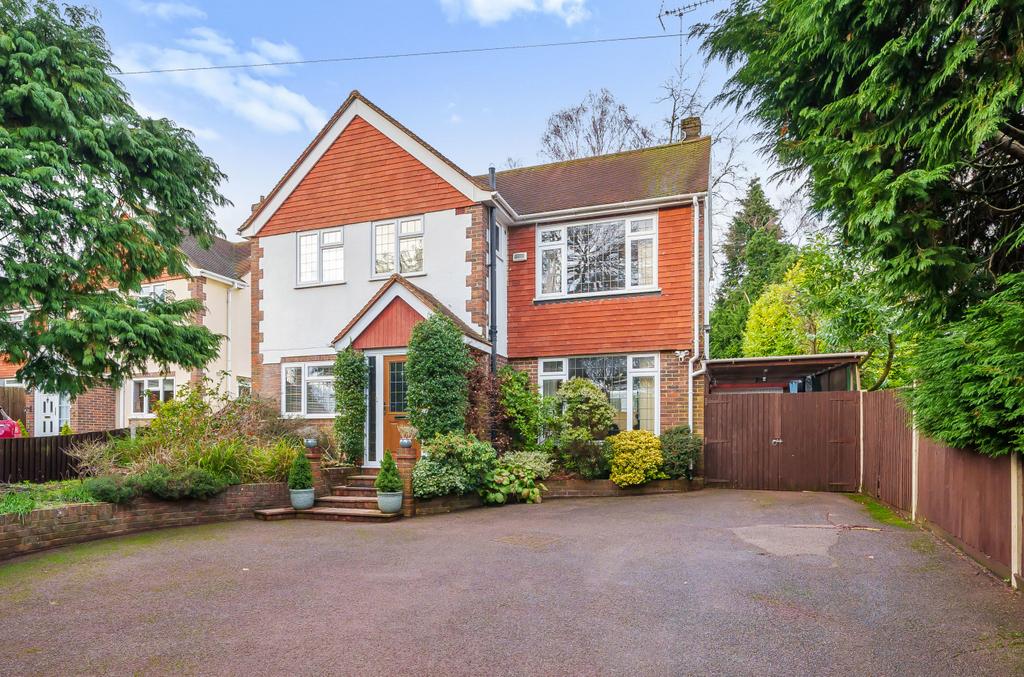 Chobham Road, Frimley, Camberley, Surrey, GU16 3 bed detached house for
