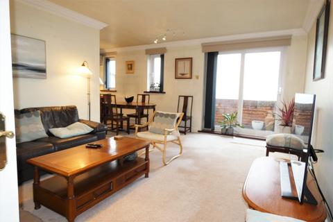 2 bedroom apartment for sale - 2 King Edward Bay Apartments, Sea Cliff Road, Onchan