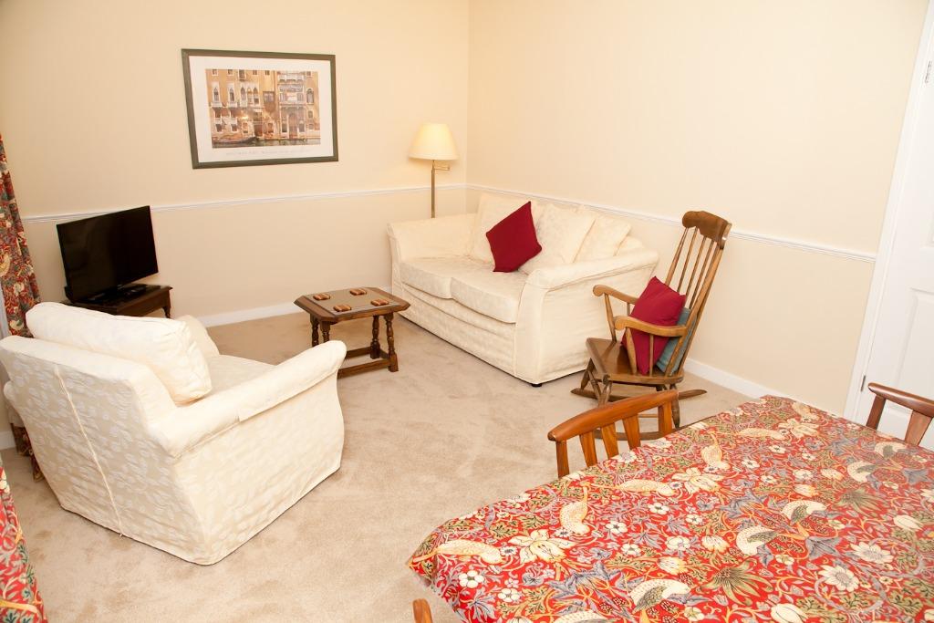 Allanfield, Brunswick Road, Leith... 2 bed flat £1,200 pcm (£277 pw)