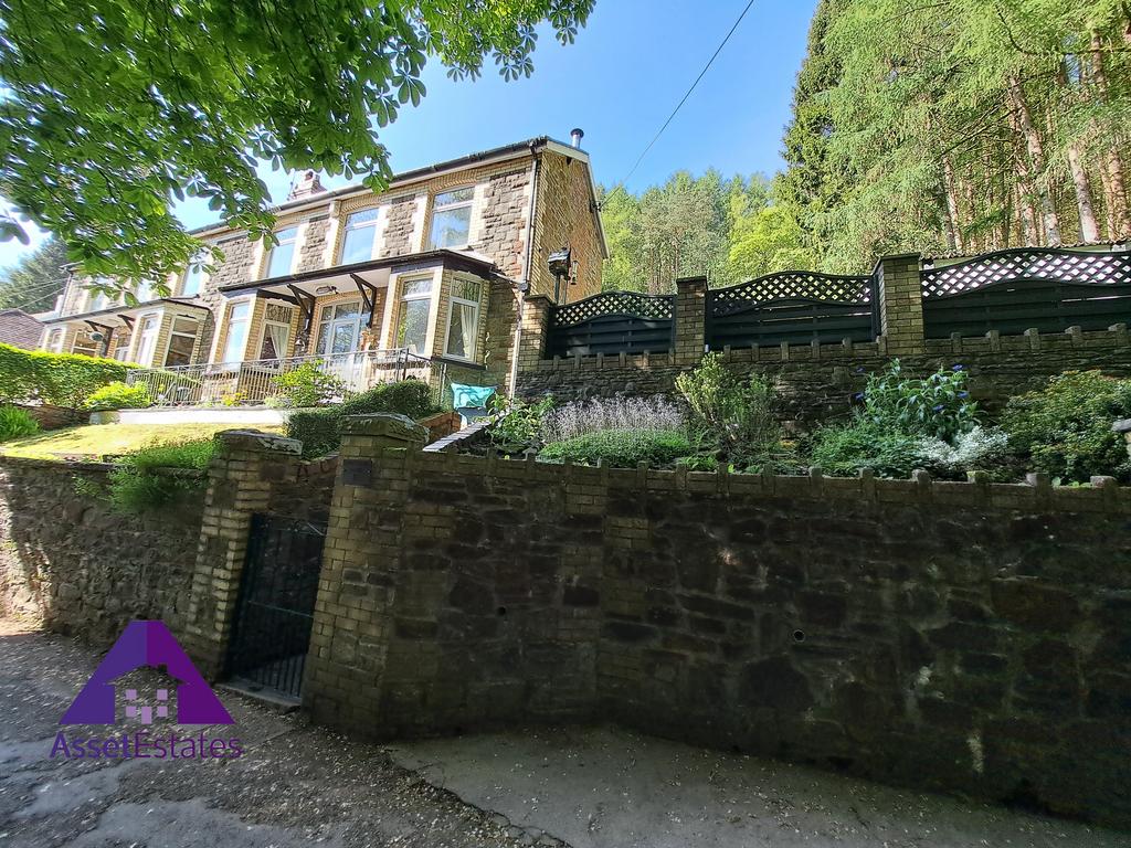 Old Blaina Road, Abertillery, NP13 2EB 3 bed semidetached house £280,000