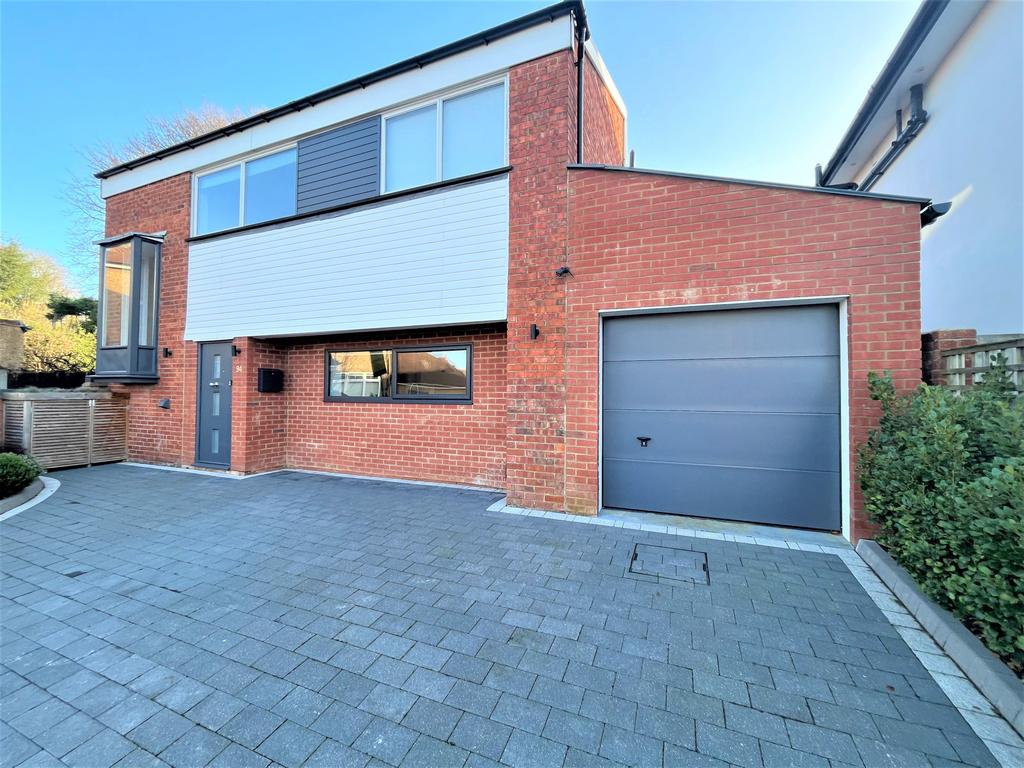 Sandford Road, Bromley, Kent, BR2 4 bed detached house £3,250 pcm (£
