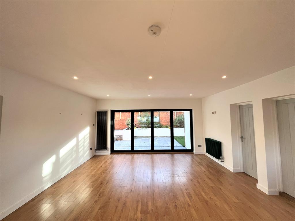 Sandford Road, Bromley, Kent, BR2 4 bed detached house £3,250 pcm (£