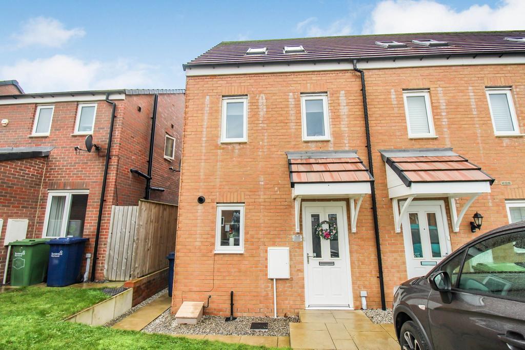 Whitethroat Close, HettonleHole, Houghton Le Spring, Tyne and Wear, DH5 0GB 3 bed townhouse