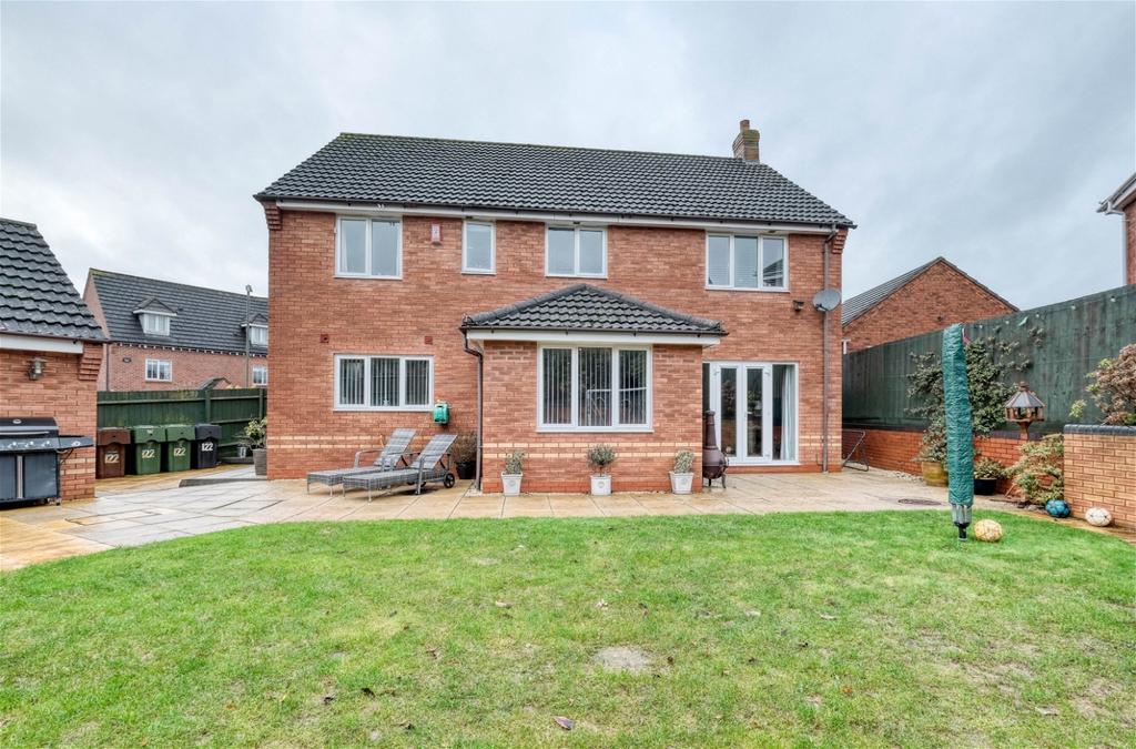 Royal Worcester Crescent, The Oakalls, Bromsgrove, B60 2TR 4 bed