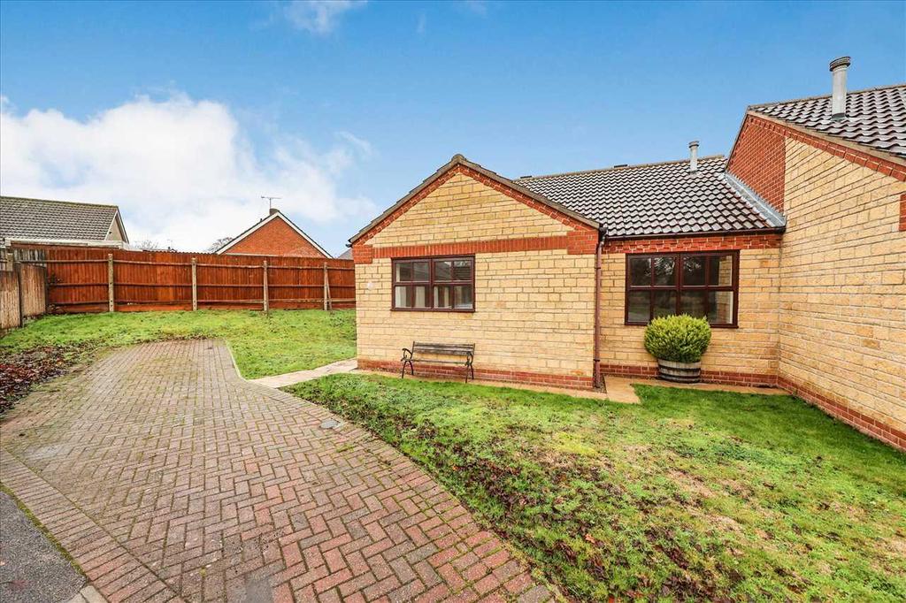 Meadowlake Close, Lincoln 2 bed semidetached bungalow for sale £200,000