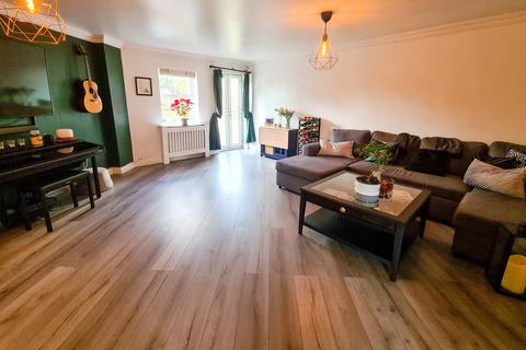 9 Old Mill Place, Wraysbury, Staines, TW19 5LY