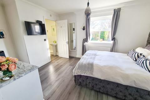9 Old Mill Place, Wraysbury, Staines, TW19 5LY