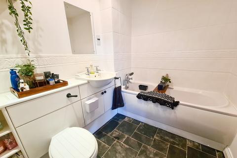 9 Old Mill Place, Wraysbury, Staines, TW19 5LY