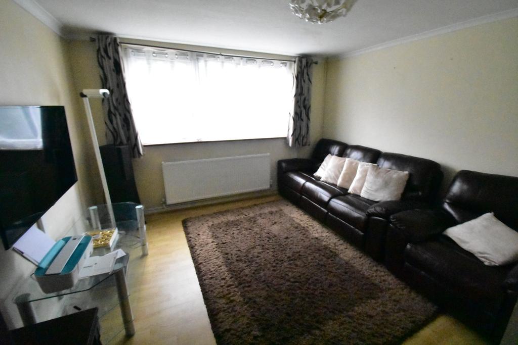 Falconers Road, Luton 2 bed £1,000 pcm (£231 pw)