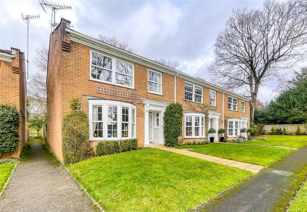 Cranwell Close, Bransgore, Christchurch, Dorset, BH23 4 bed end of