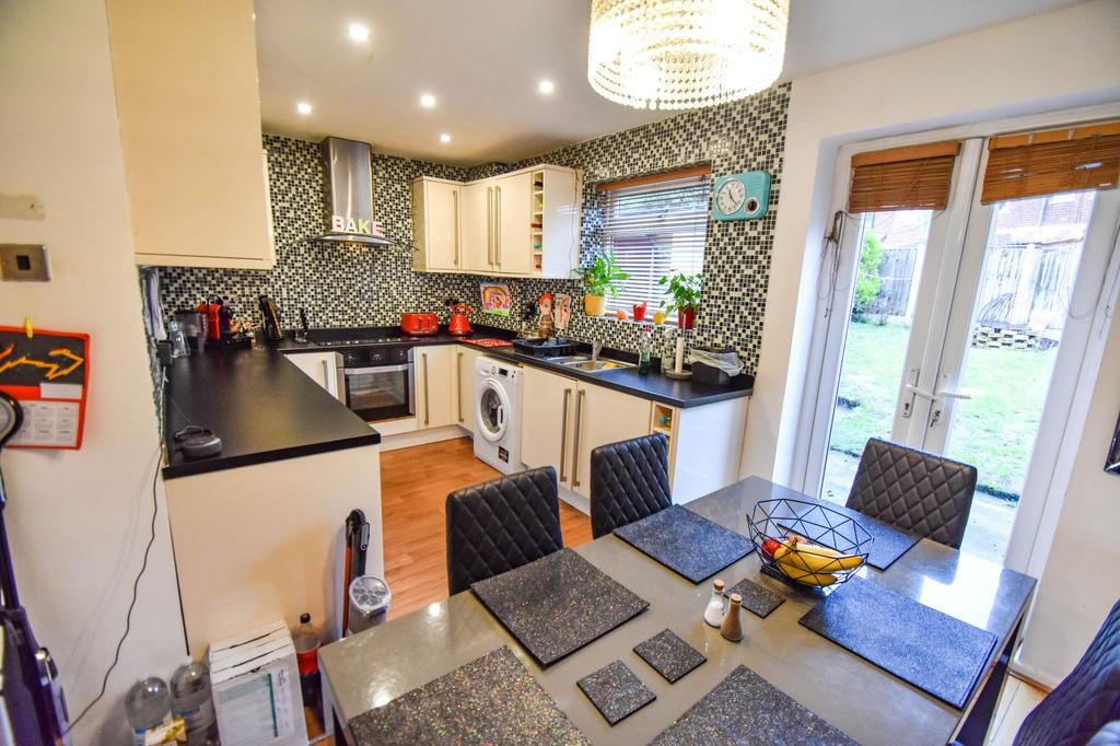 Rufford Drive, Whitefield, M45 3 bed semidetached house £195,000