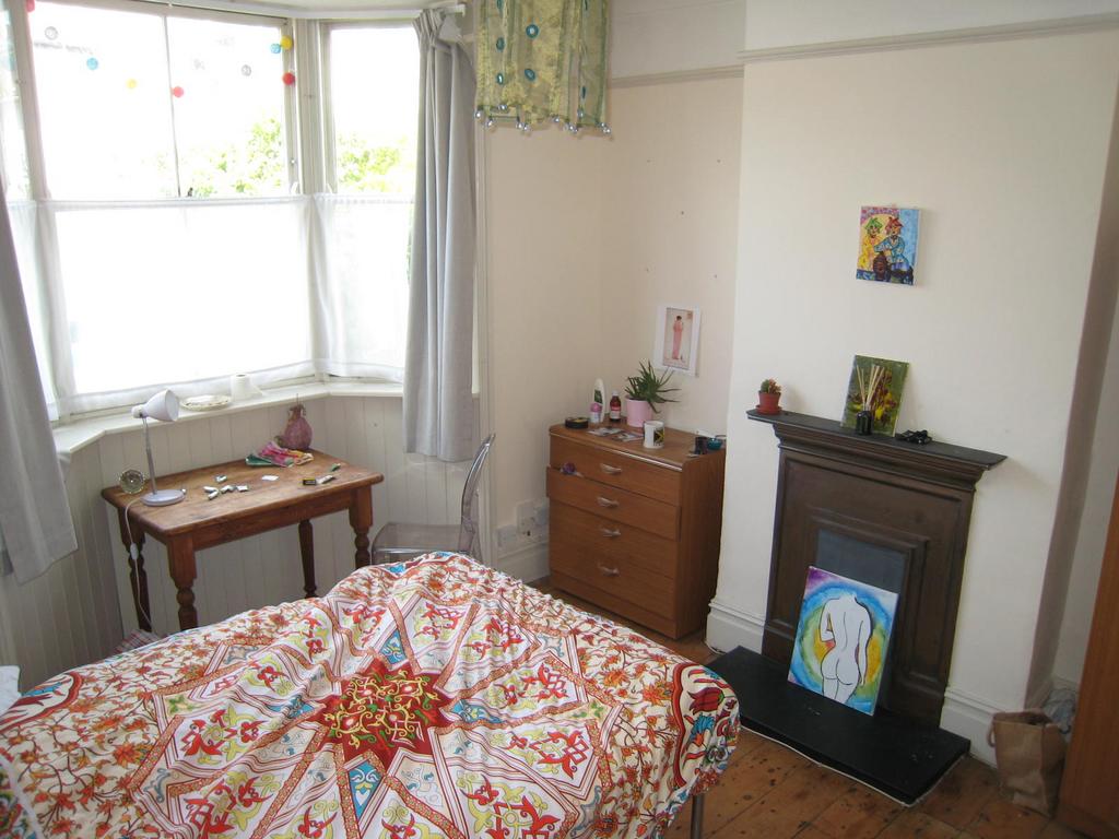 Hanover Street, Brighton BN2 4 bed terraced house £2,912 pcm (£672 pw)