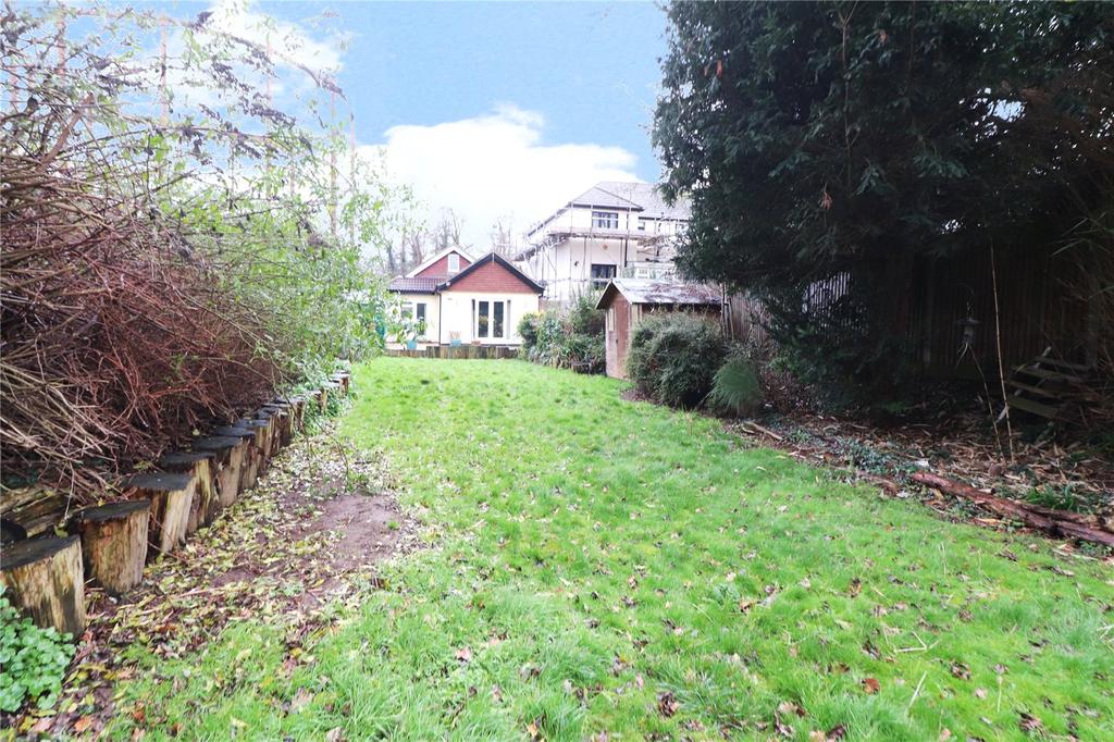 Old Road, Crayford, Kent, DA1 4 bed bungalow £500,000